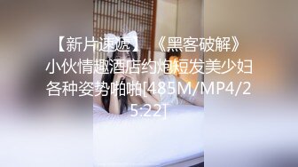 丰满性感的熟女露脸制服诱惑，吊钟奶子，床上道具深插，刺激阴蒂