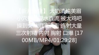 刚成年18极品小萝莉，被两大汉各种操，娇小身材抱起来爆操